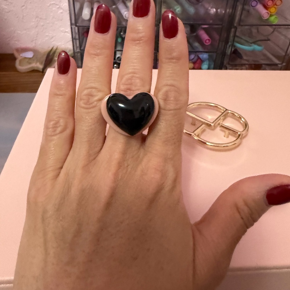 Beige Ring Black Heart Ring - image 2